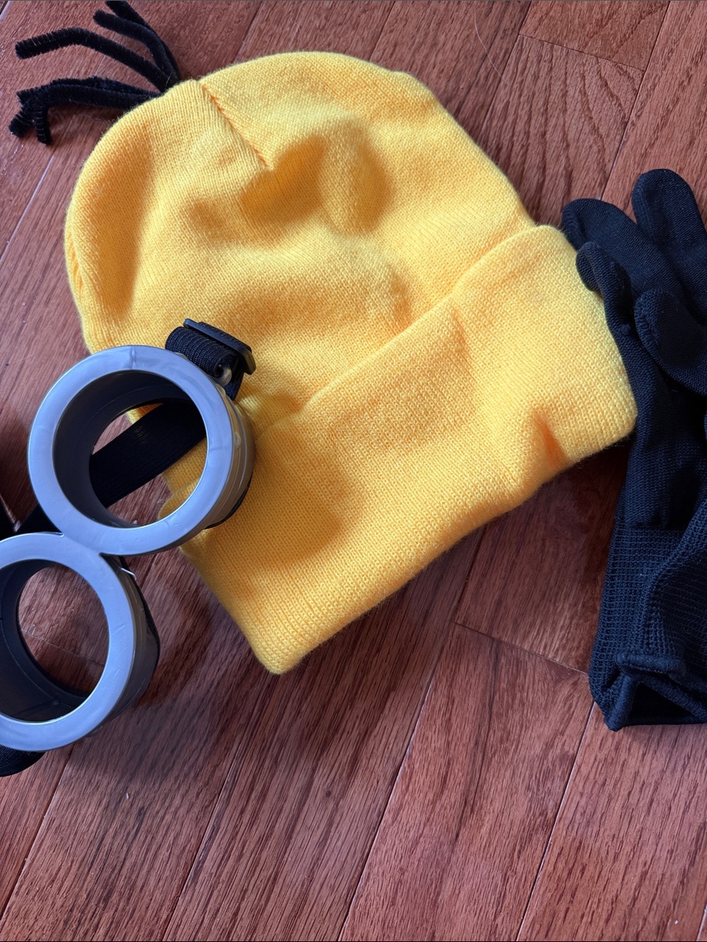 Minions costume accessories - men/women/teen -like new